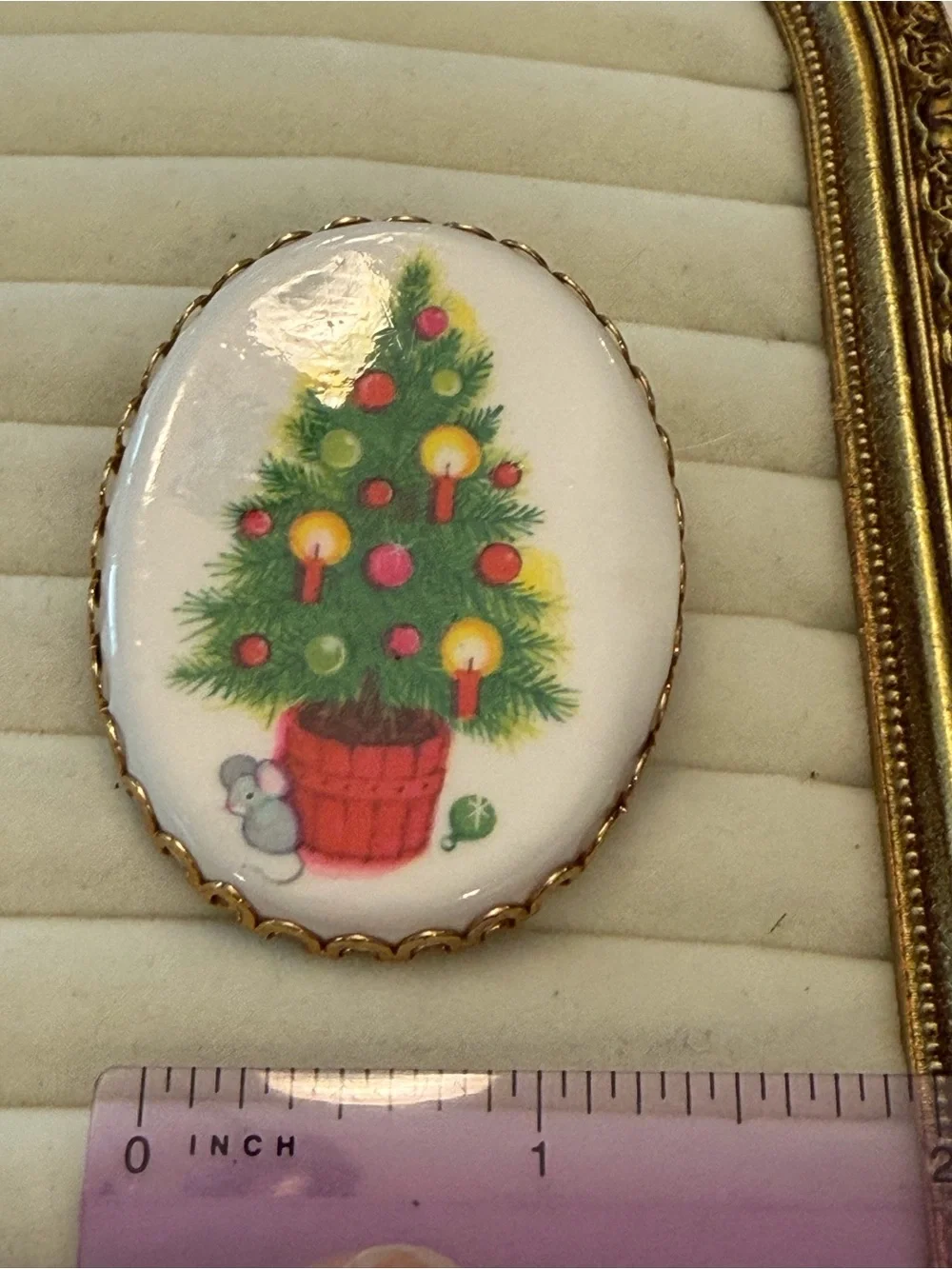 Vintage Hallmark Cameo Holiday Christmas Tree Mouse Brooch Pin Festive Gold